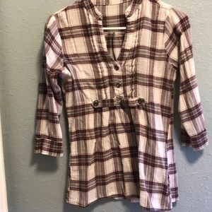 Feminine plaid split neck blouse.